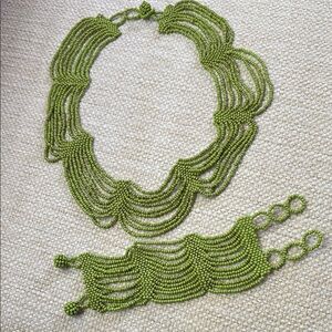 Elegant Green Beaded Necklace and Bracelet Set